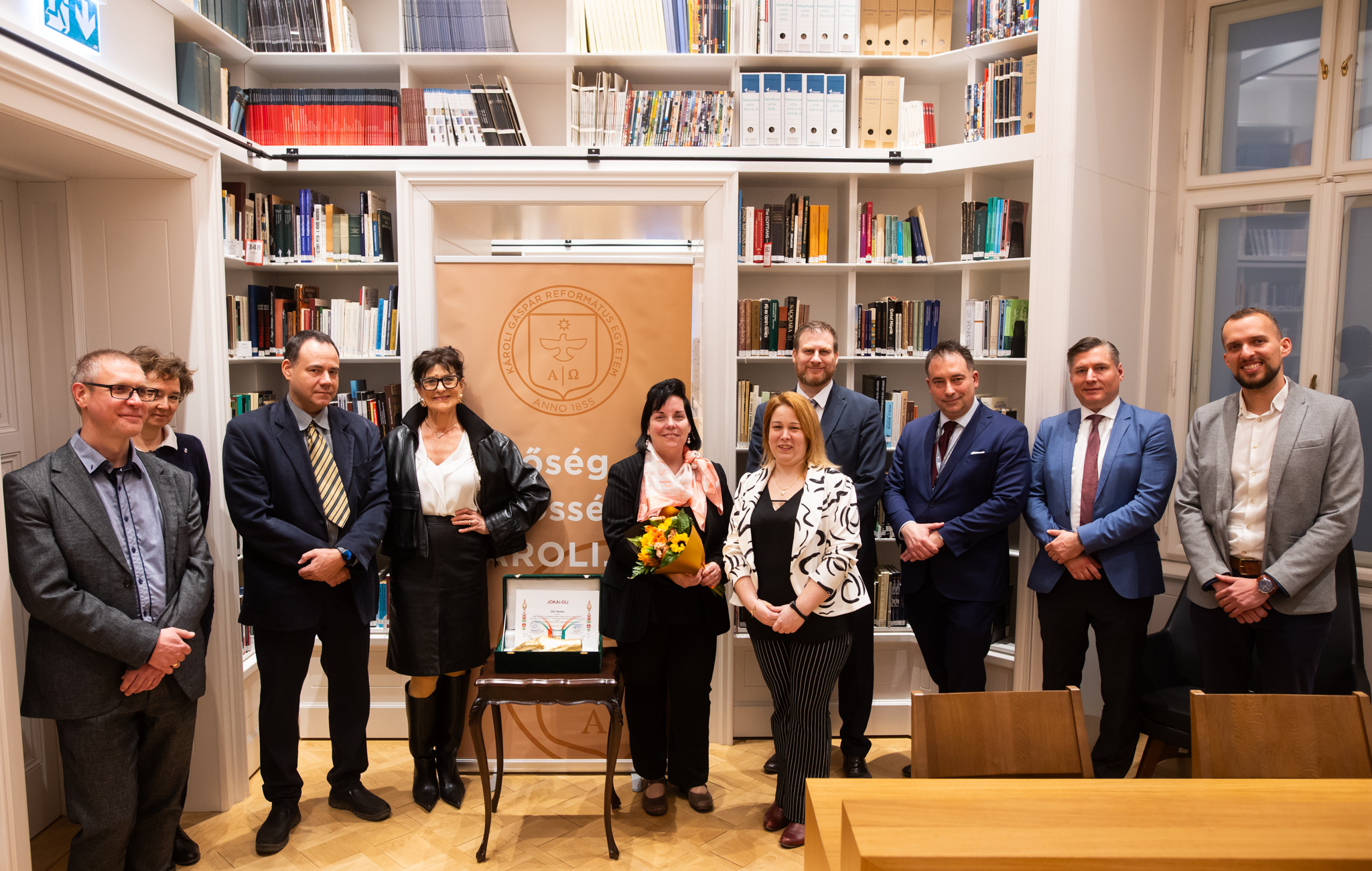 Jókai-díj elhelyezése a Károlyi–Csekonics-palota könyvtárában - fotó