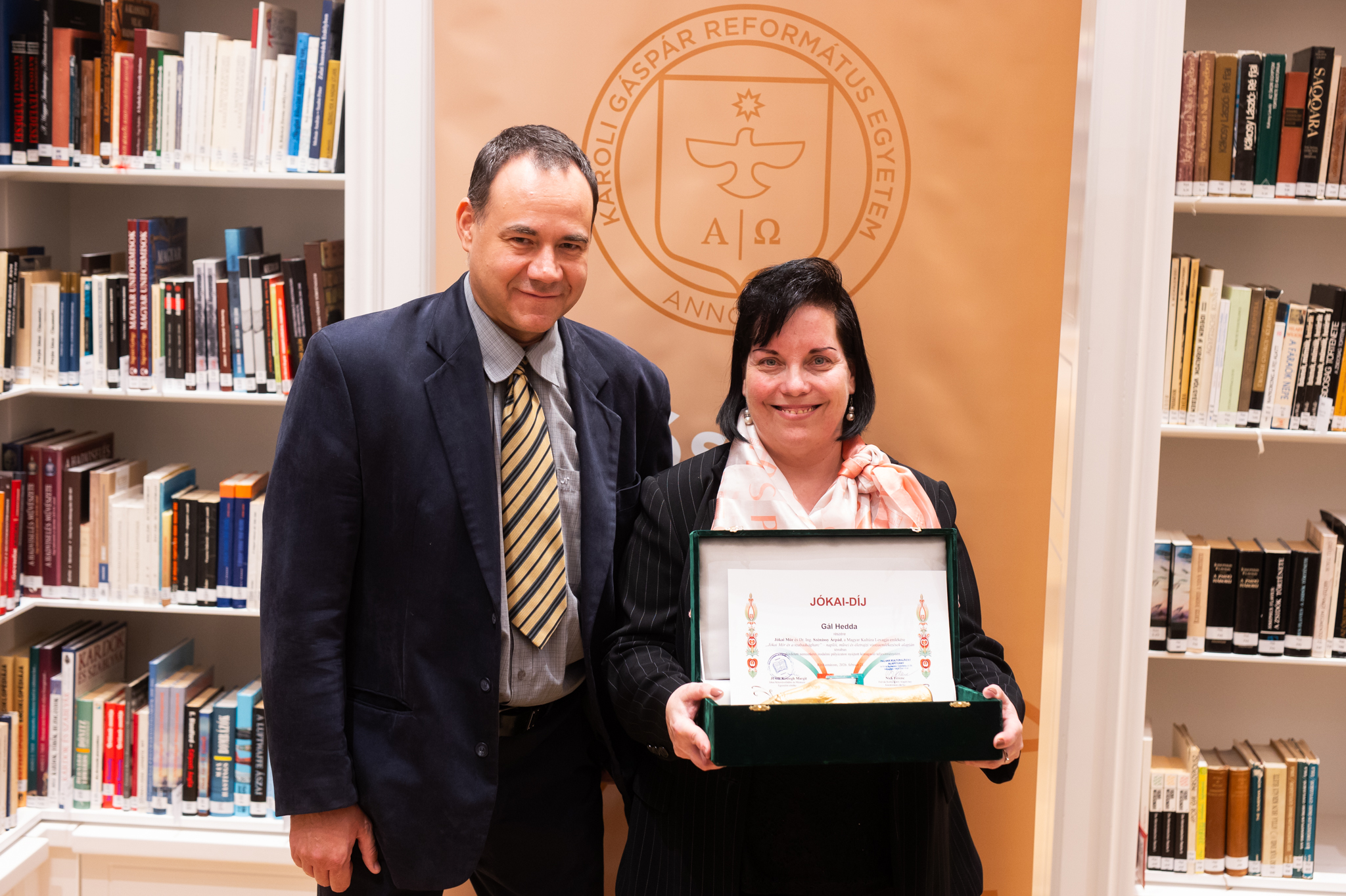 Jókai-díj elhelyezése a Károlyi–Csekonics-palota könyvtárában - fotó