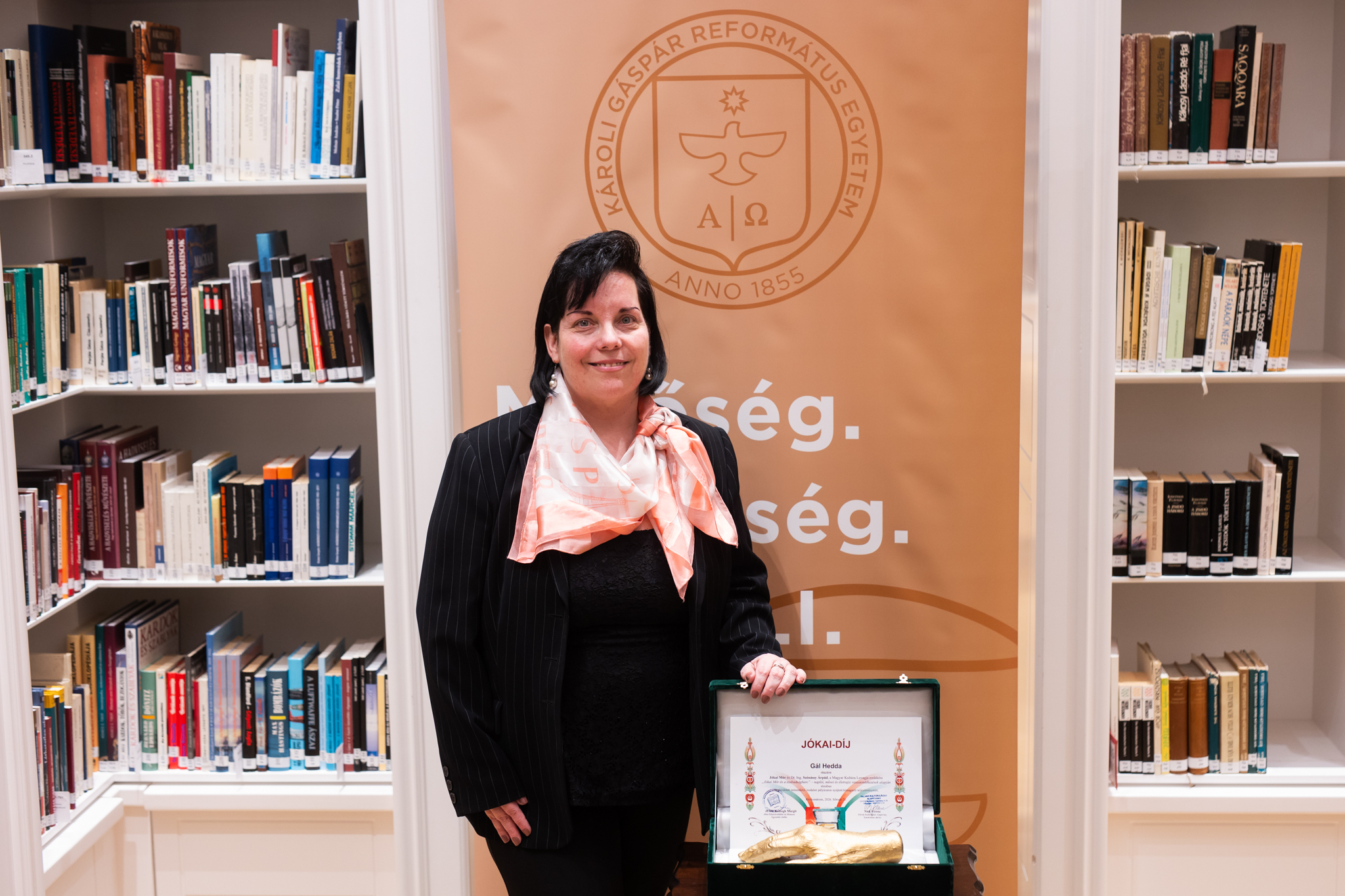 Jókai-díj elhelyezése a Károlyi–Csekonics-palota könyvtárában - fotó