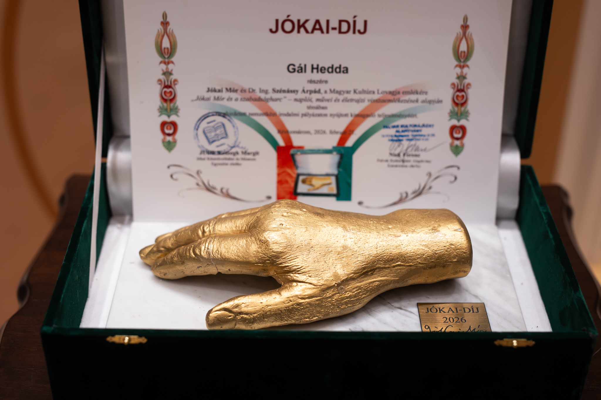 Jókai-díj elhelyezése a Károlyi–Csekonics-palota könyvtárában - fotó