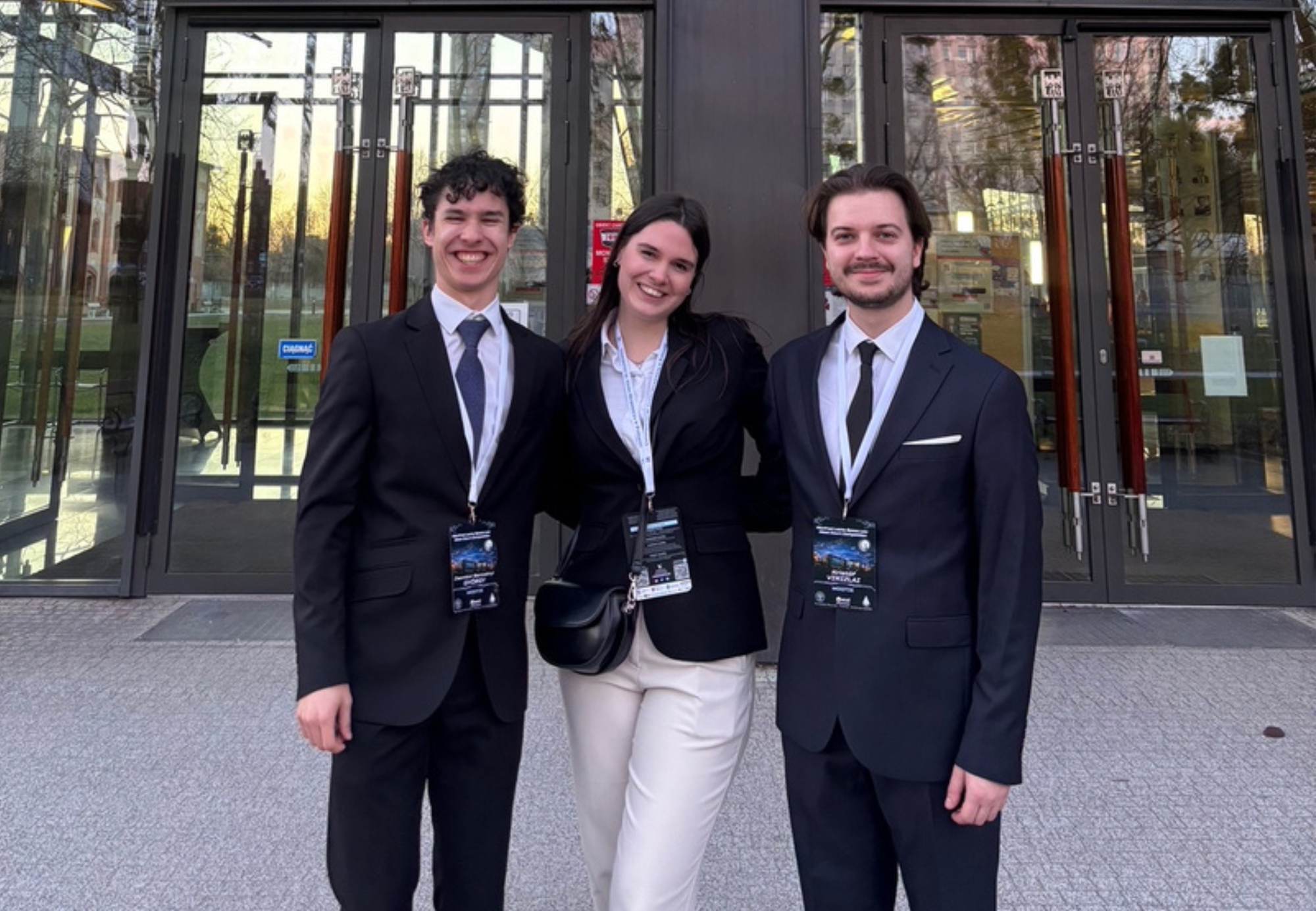 A képen Kramli Kinga, Virizlai Kristóf és Bercsényi Zsombor látható a rangos Manfred Lachs Űrjogi Moot Court Competition 2026. évi európai fordulóján.
